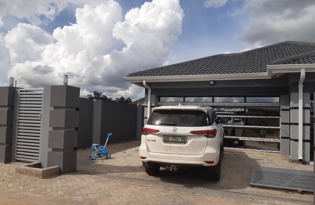 Gets Holiday House