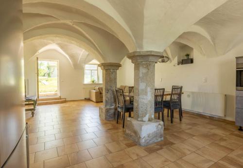 Gewölbe aus dem Jahr 1806 genau zw L und DD