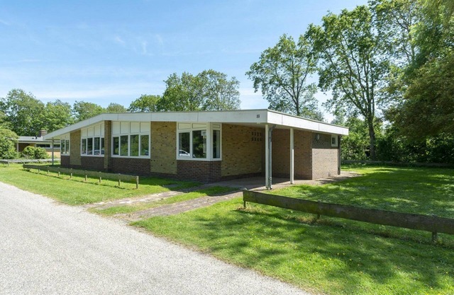 Gezellige Recreatiebungalow op Boomrijk Park Gelegen Tegenover de Prachtige Duinenrij van Sint Maartenszee
