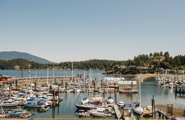 Gibsons Landing Inn