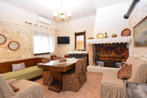 Gioma Stone House "by Checkin"