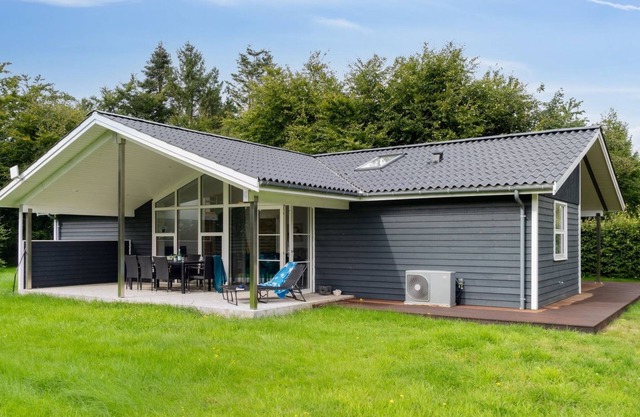 "Gisl" - 1.3km from the sea by Interhome