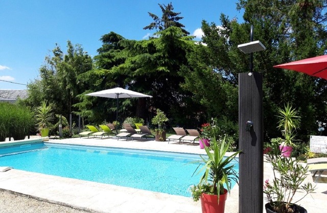 GITE 3* SWIMMING POOL SPA BEAUVAL CHATEAUX FUTUROSCOPE air-conditioned