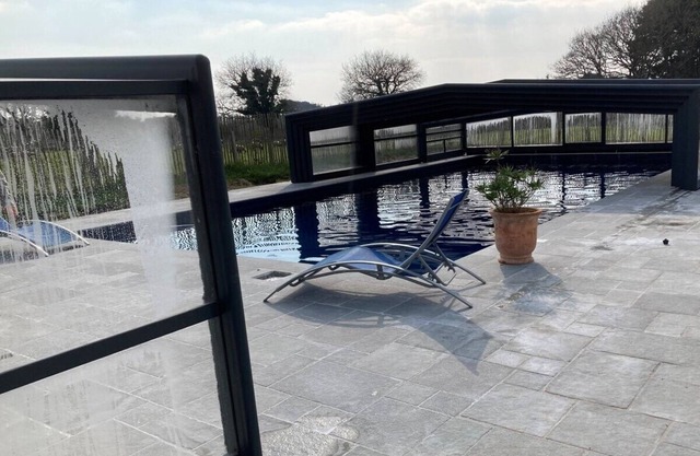 Gîte 4 people - 2 swimming pools (1 with telescopic dome) - The beach on foot