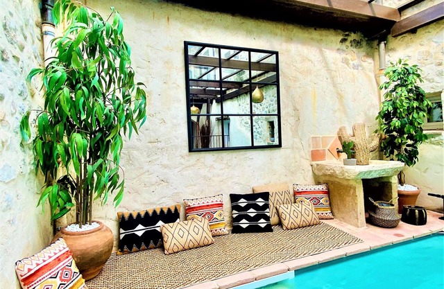 Gite DE Groupe 18p 9ch 450m2 Patio Piscine Interieure Chauffee