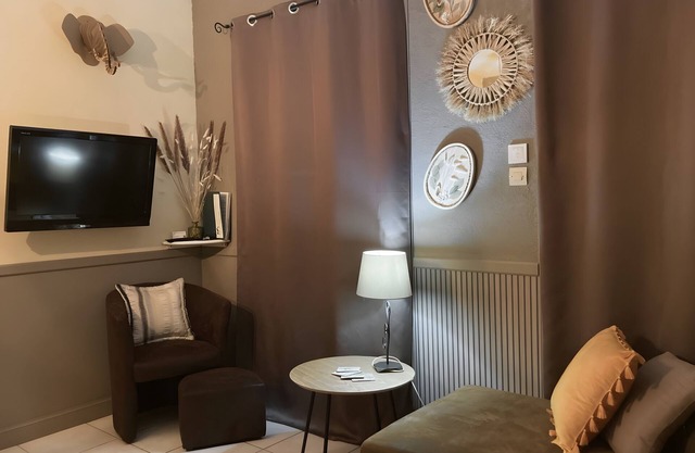 Gite de la chapelle zoo 7 min – quiet, large enclosed park, playground