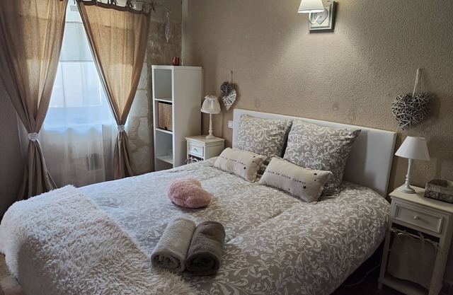 Gite des Amoureux-Apartment-Romantic-Ensuite with Shower-Garden view