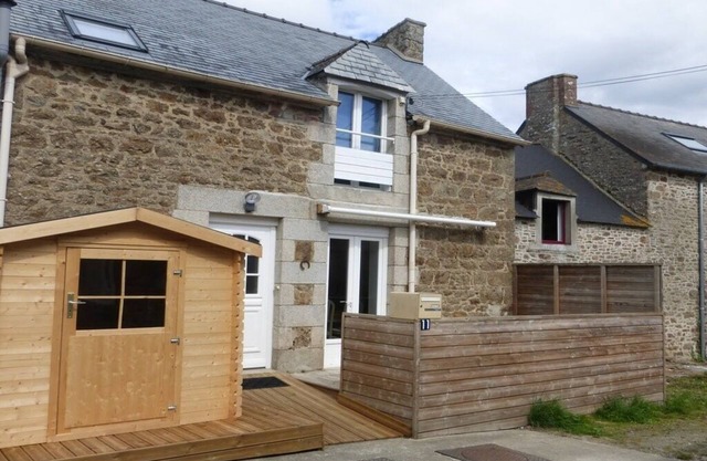 Gîte-ES Omnes-Ensuite with Shower