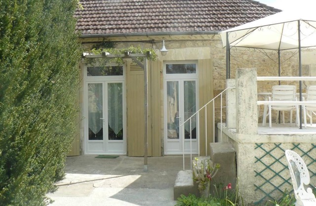 Gîte-Family-Ensuite with Shower-Garden view