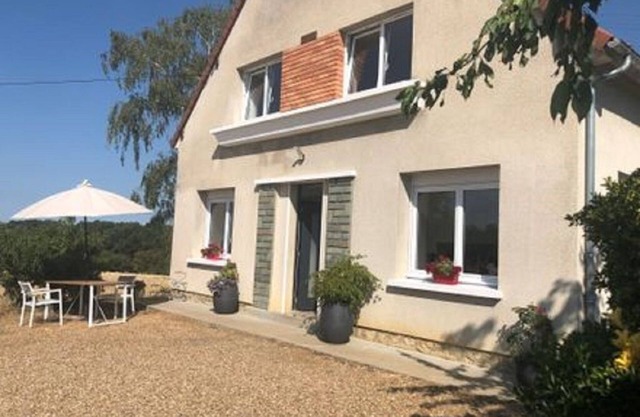 Gîte in the countryside, views over fields and forest, spacious and serene, peace and quiet guaranteed.