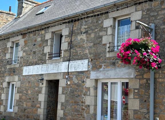 GITE INDEPENDANT en duplex proche mer COTE DE GRANIT ROSE