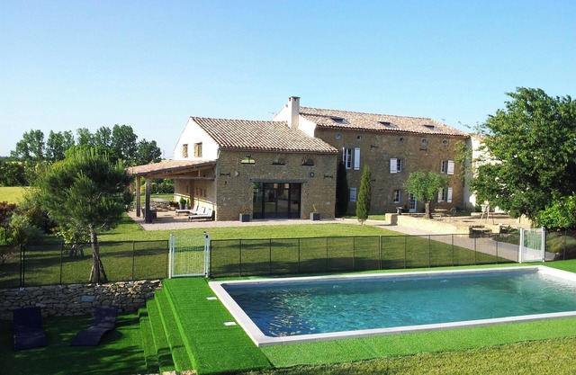 Gite L'espeyronis. Villa in the countryside, 22 beds, swimming pool, jacuzzi, pétanque.