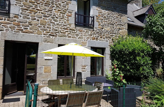 GITE LA ROCQUE with swimming pool