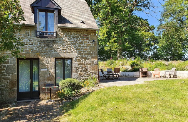 GITE LE COIN with swimming pool