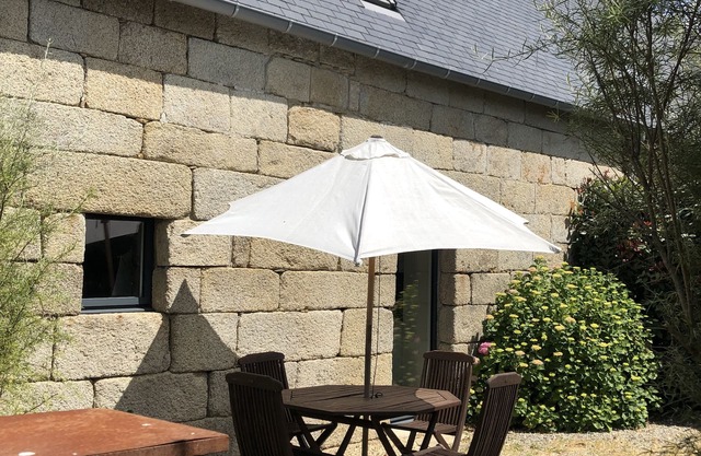 Gite "Le Corbelet" in 18em farmhouse with beach access and coastal path on foot