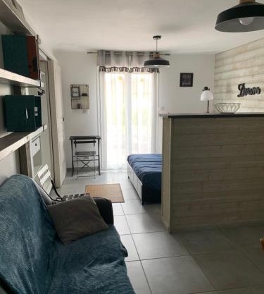 Gite les Combes Terrasse 01340 ETREZ