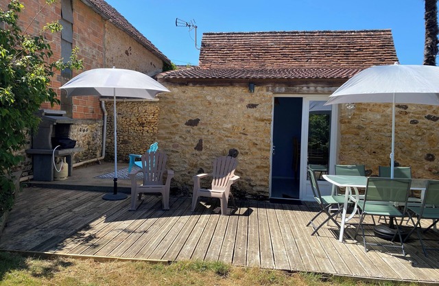 Gîte Les Lauzes "A precious interlude in the heart of the Périgord Noir".