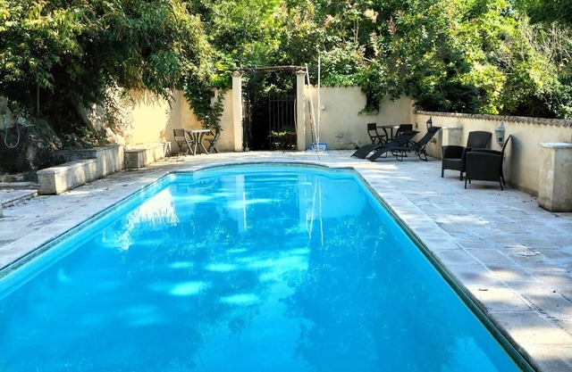 Gite les Roches in Eymet, Dordogne, with swimming pool, sleeps 15.