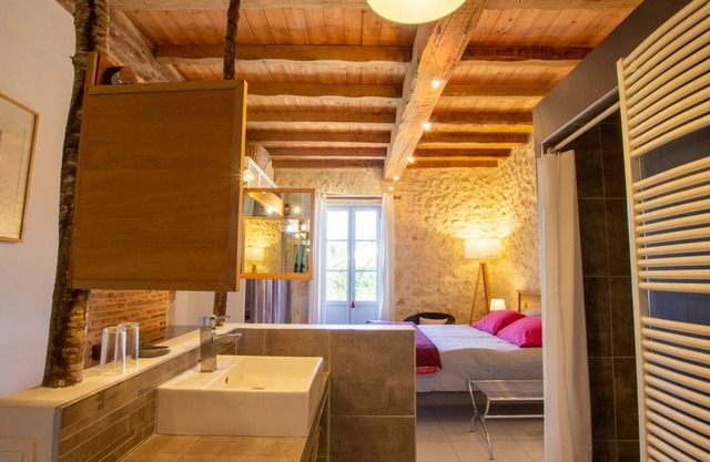 Gite Saint-Pierre-de-Chignac, 5 bedrooms, 11 persons