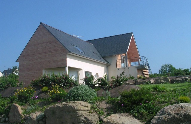 Gite with garden by the sea