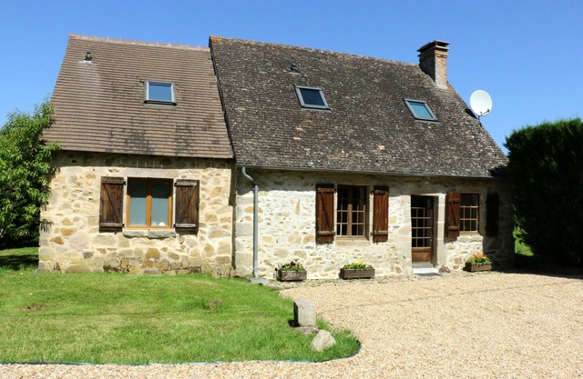 Gite with private heated pool in tranquil rural location