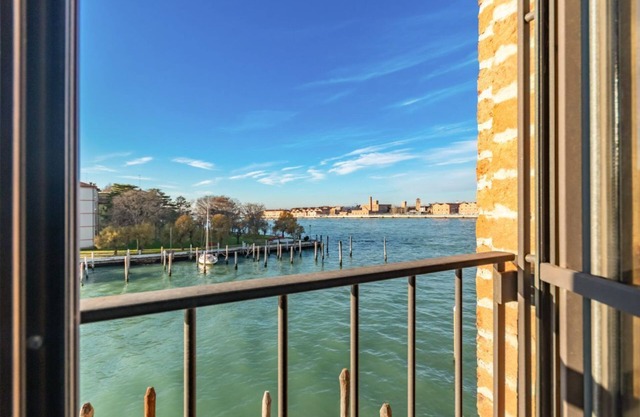 Giudecca Elegant APT with Stunning Lagoon View!