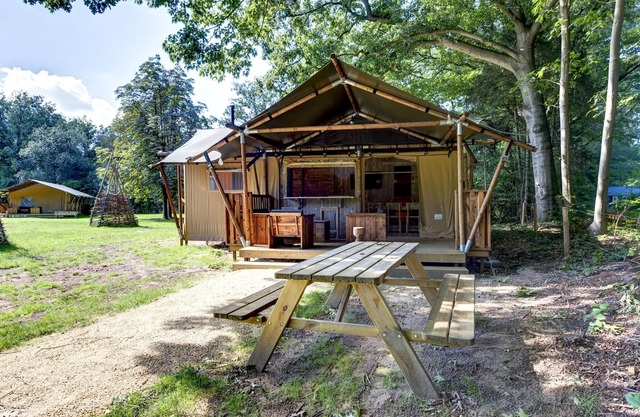 Glamping Tent in Tranquil Park