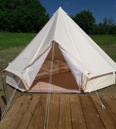 glampling namiot przy podeście