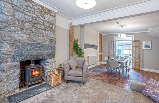 Glanrhyd Dolgellau · Stylish Central Townhouse + Parking & Bike Storage