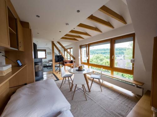 Glass Front Apartment With Amazing View B17