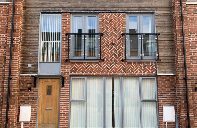 GLEN VIEW- 5 bed house up to 12 people - Large rooms with walk in wardrobes