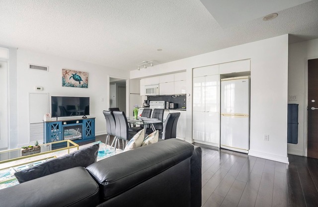 GLOBALSTAY. Aquamarine 2bd 2bath Apartment with Balcony