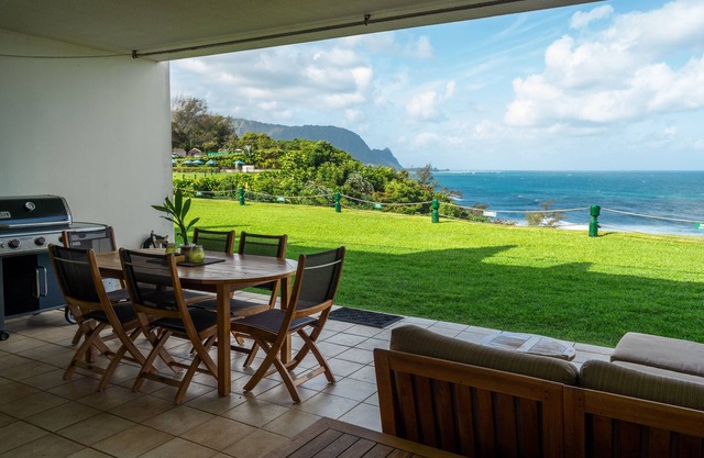 Glorious ocean and Bali Hai views from this ground floor, air conditioned home