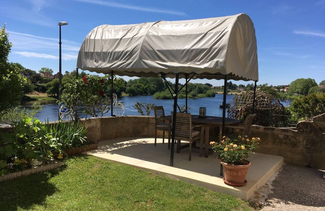 Glorious riverside town apartment with private garden overlooking La Dordogne .