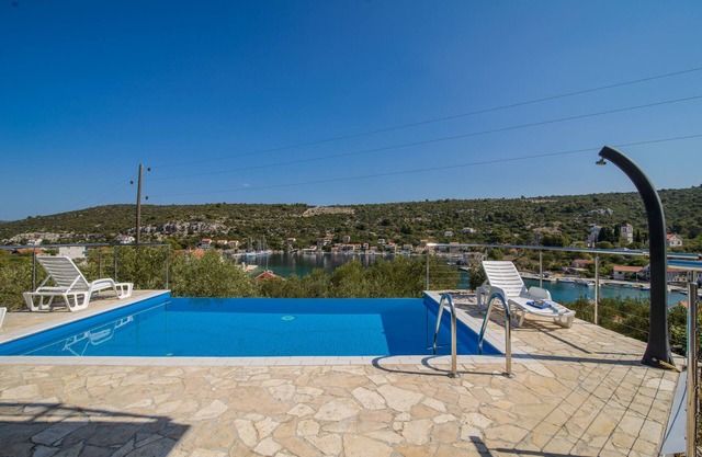 Glorious villa with infinity pool on peacefull island