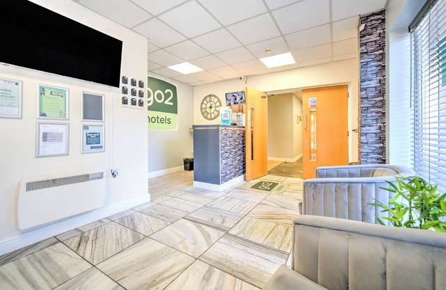 GO2 Gloucester Hotel by OYO