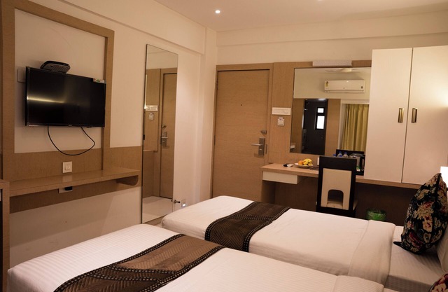 Gold Crest Business Hotel