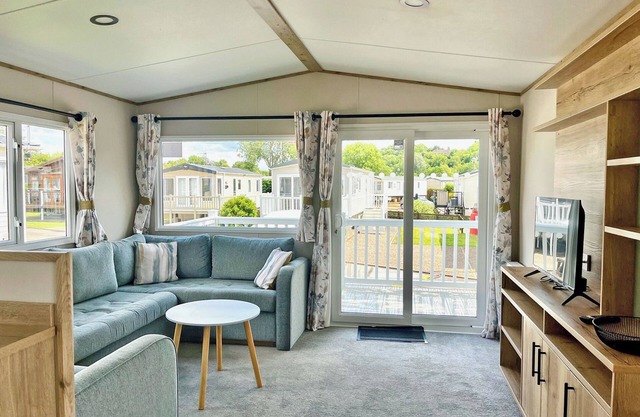 Gold Deluxe 2 Bed sleeps 6 Pet friendly