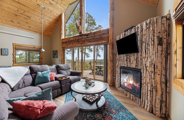 Gold Nugget Lodge Near Deadwood on 5 Wooded Acres!