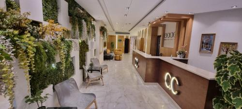 Golden Carven Hotel