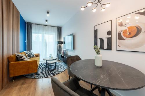 Golden City Haven by Aparo - Nowy Apartament, Winda, Balkon, Szpital CKD, Uniwersytet