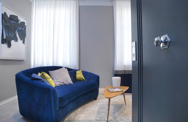 GOLDEN DRAGON SUITES 102