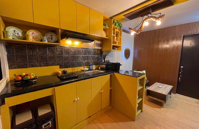 Golden Poppy 2-bedroom condo with WiFi, AC in amazing Cebu City
