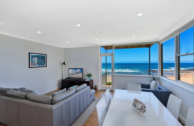 Golden Sands 1 - Absolute Beachfront