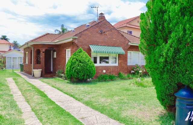 'Golden Triangle' location. Perfect if renovating, moving or on extended stay