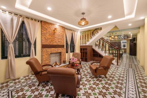 Goldland villa - 4BR 5BTH sauna & jacuzzi, billiard 5' My Khe beach