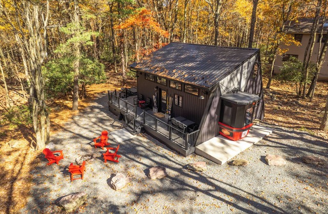 Gondola34 - the Poconos most unique tiny cabin!