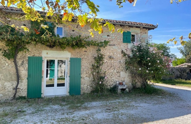 Good vibes only" guest house near Royan