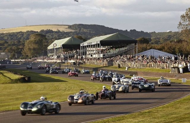 Goodwood Revival House, Sleeping 6 With Parking on Driveway for 2 Cars