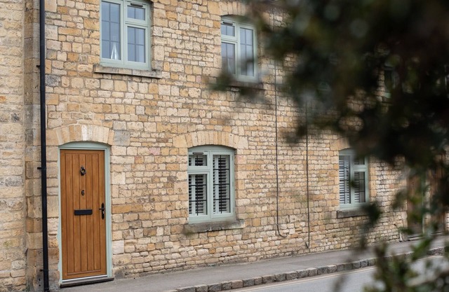Gordon Cottage - sleeps 4 guests in 2 bedrooms